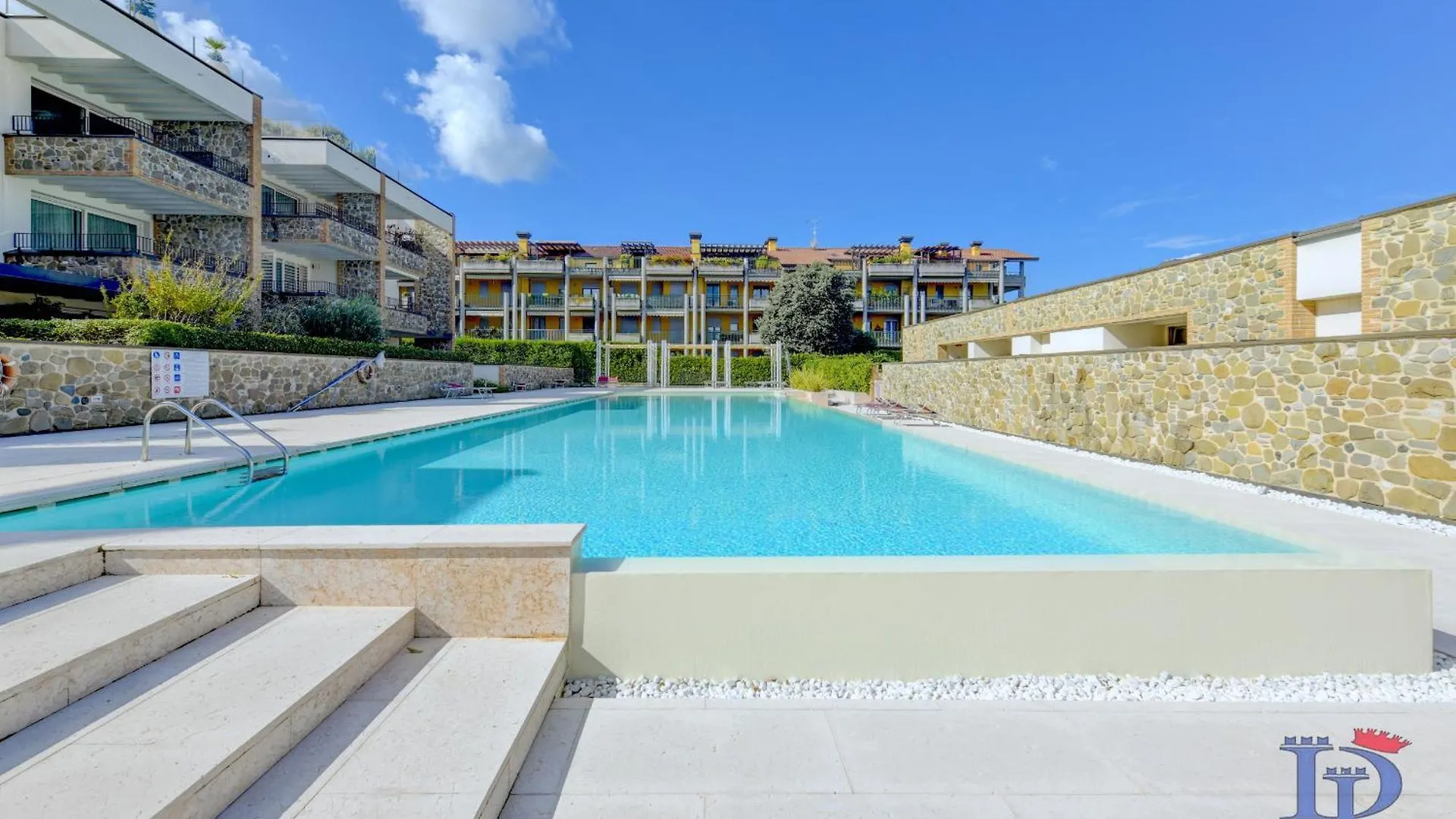 דסנזאנו דל גארדה Desenzanoloft Official Partner Marriott Homes & Villas - Warda Lovely Suite איטליה