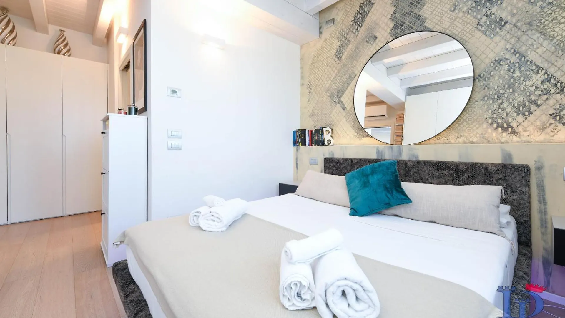 דסנזאנו דל גארדה Desenzanoloft Official Partner Marriott Homes & Villas - Warda Lovely Suite דירה דסנזאנו דל גארדה