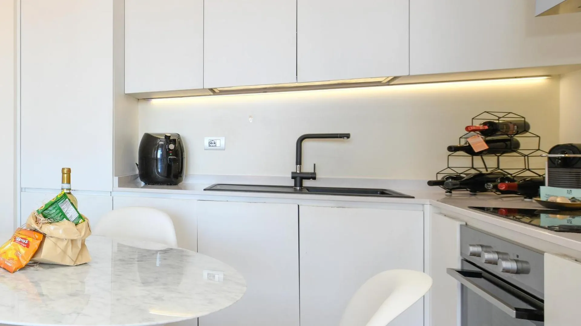 דסנזאנו דל גארדה Desenzanoloft Official Partner Marriott Homes & Villas - Warda Lovely Suite דירה