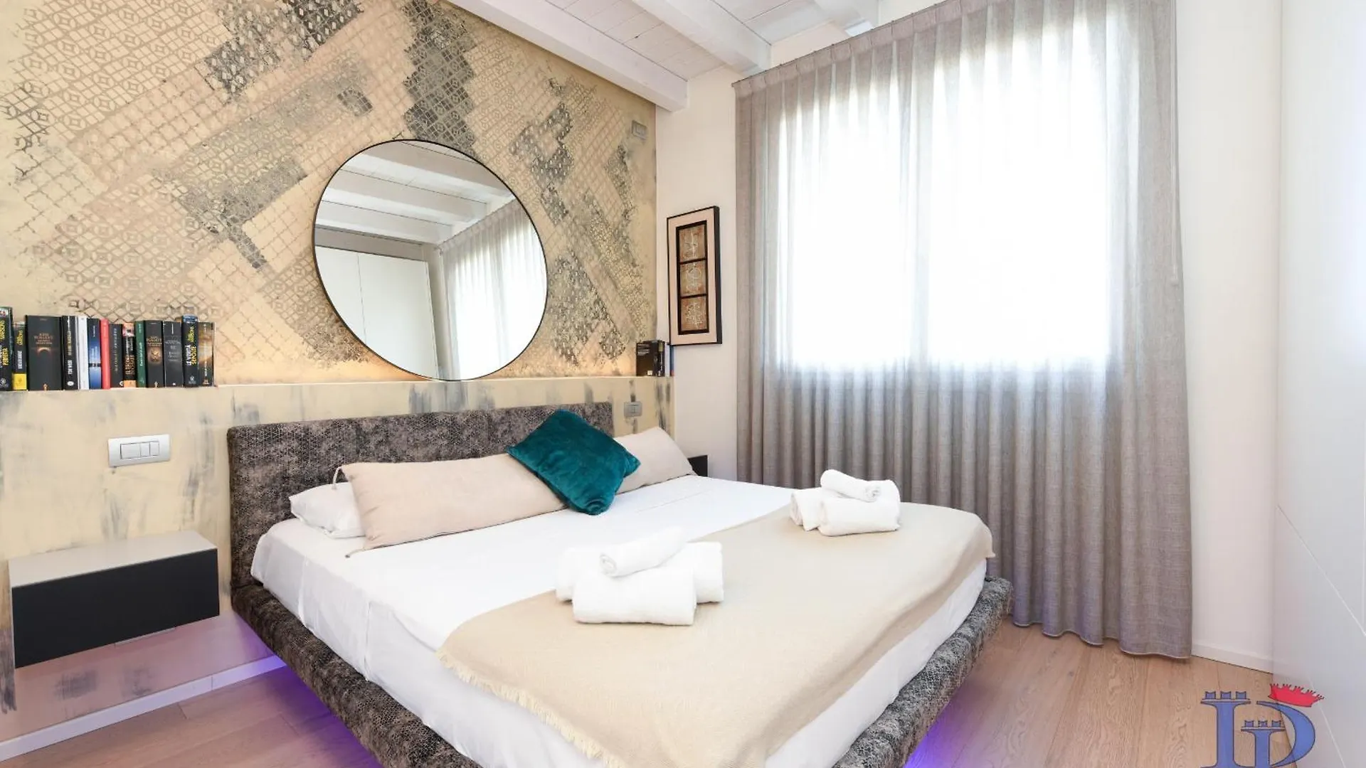 Desenzanoloft Official Partner Marriott Homes & Villas - Warda Lovely Suite Desenzano del Garda 0*,  Italien